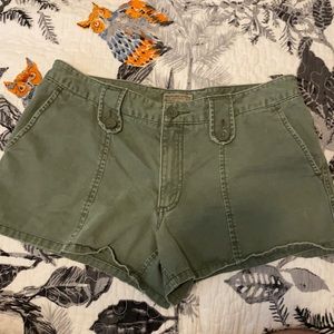 American Eagle Outfitters - Earthy green shorts